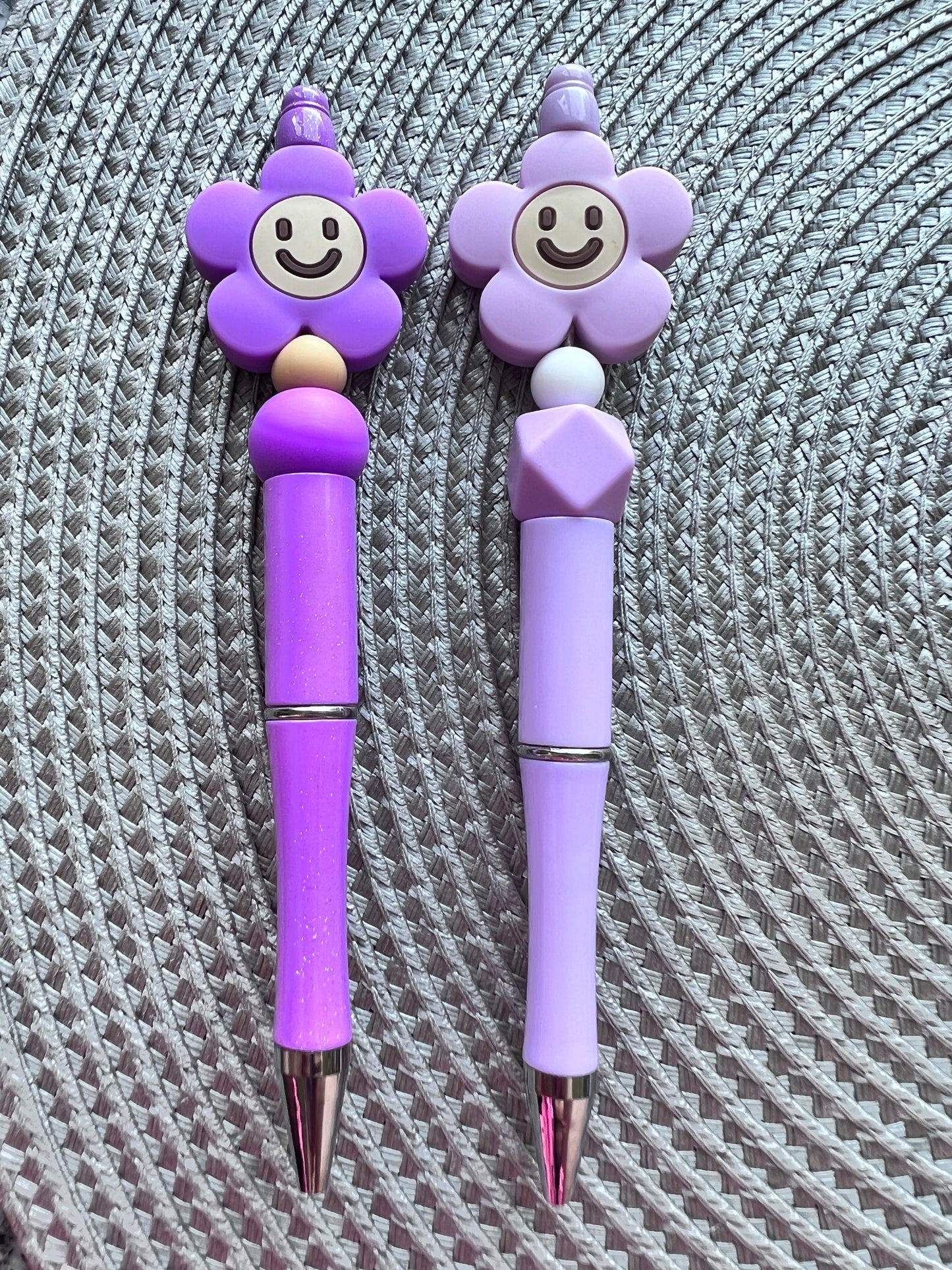 Smiley flower pens