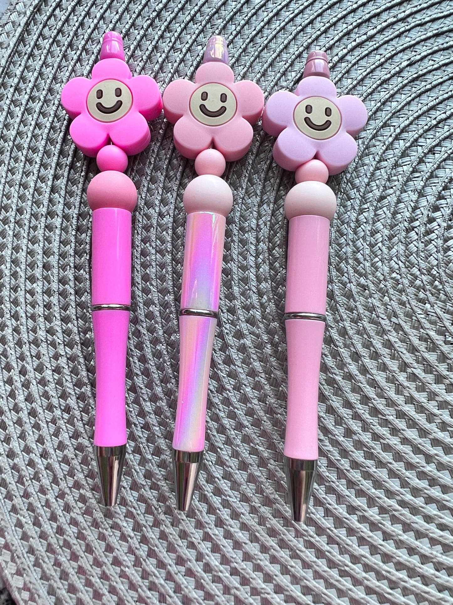 Smiley flower pens