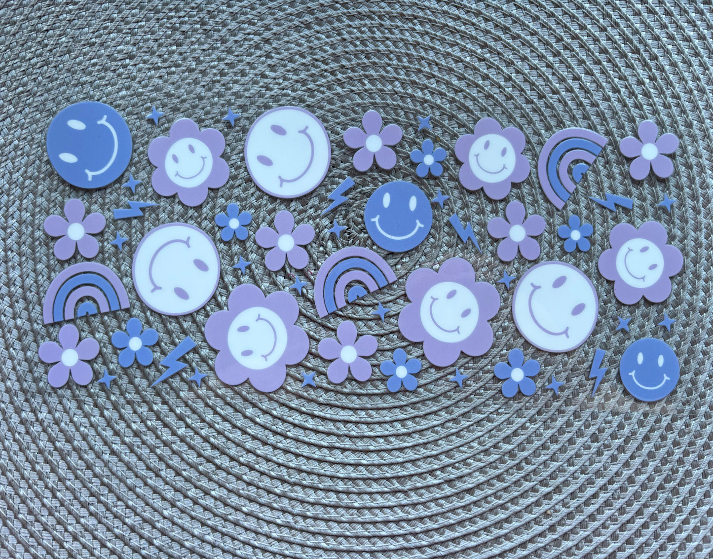 Purple smileys | UV DTF glass can wrap